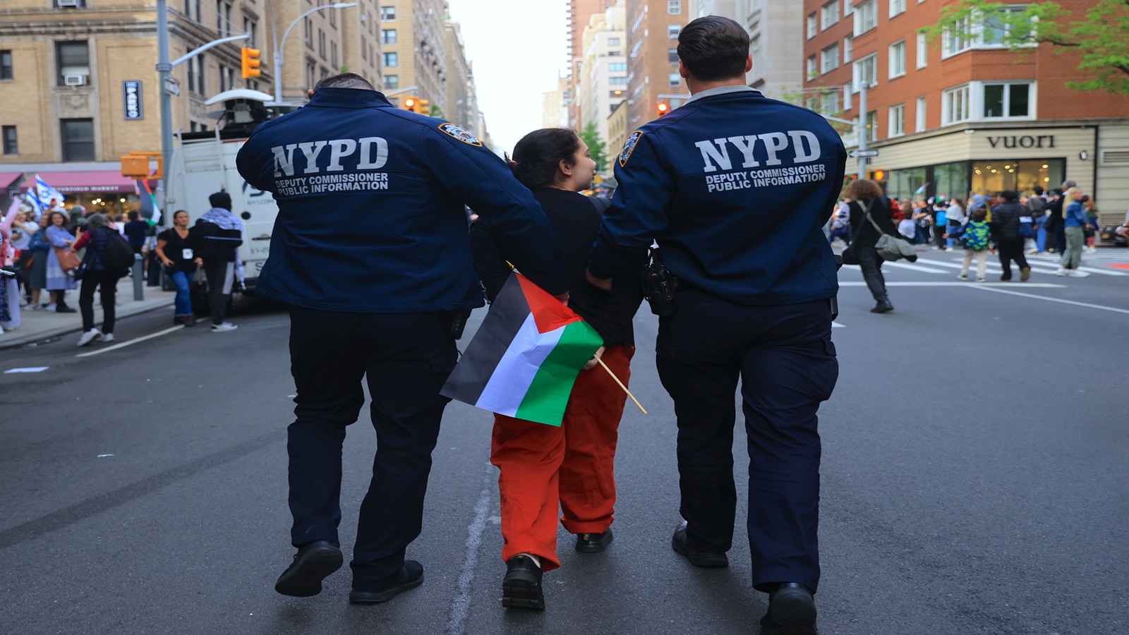 نيويورك: تجمع مؤيد للفلسطينيين تزامناً مع حفلة "ميت غالا"