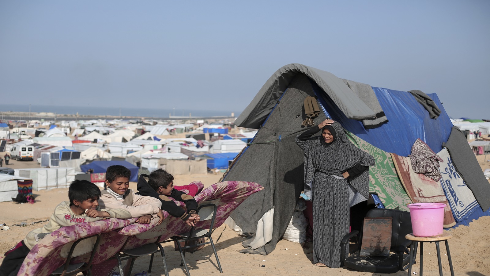 رفح:الأقمار الاصطناعية تظهر مخيمات إسرائيلية في خانيونس لإجلاء المدنيين