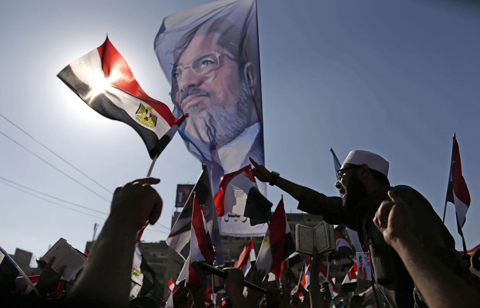 الإخوان المسلمون في عامين: نظام ينتقم وجماعة تواجه