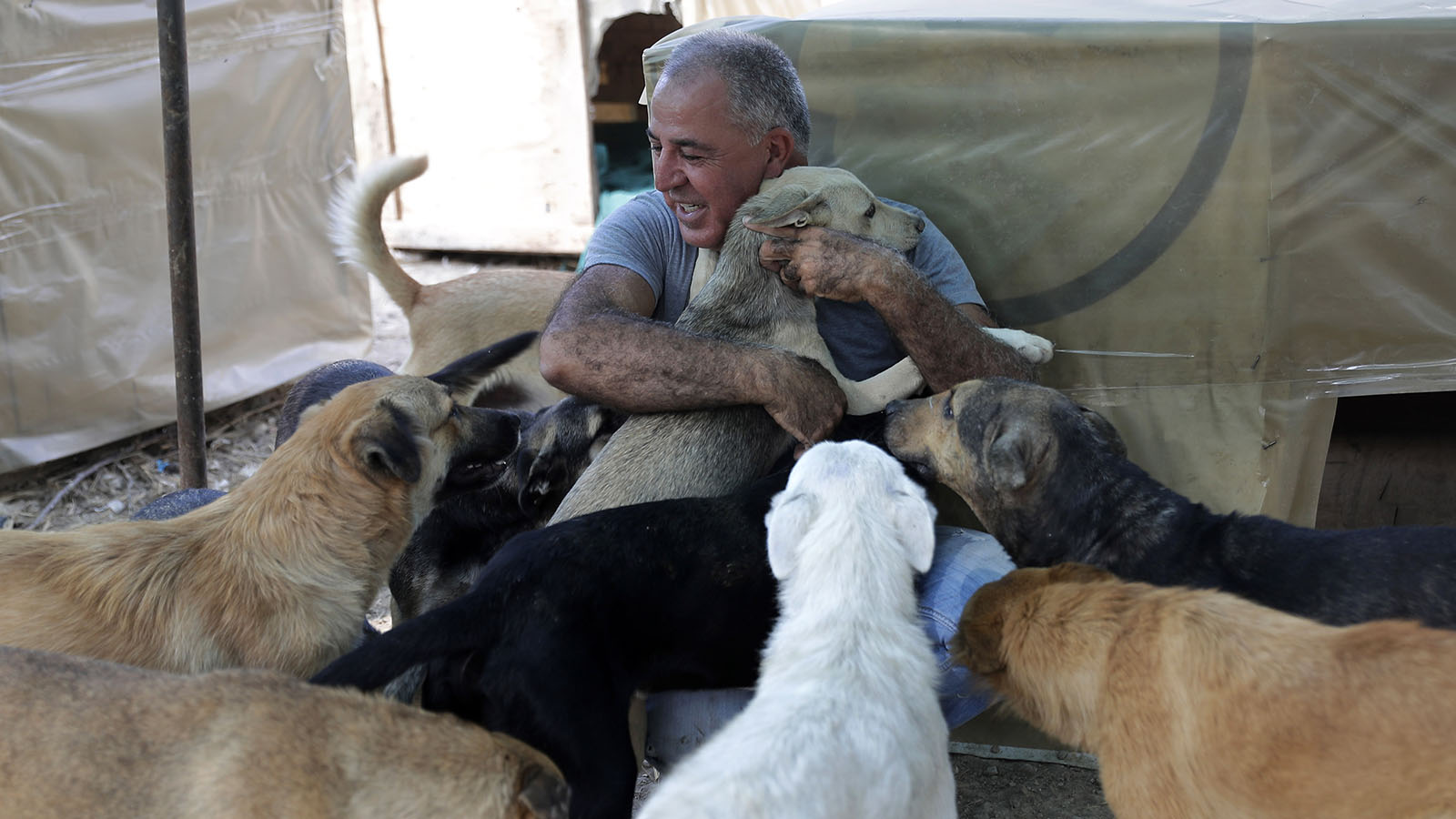أنقذه كلب في حرب تموز: حسين حمزة يرد الجميل