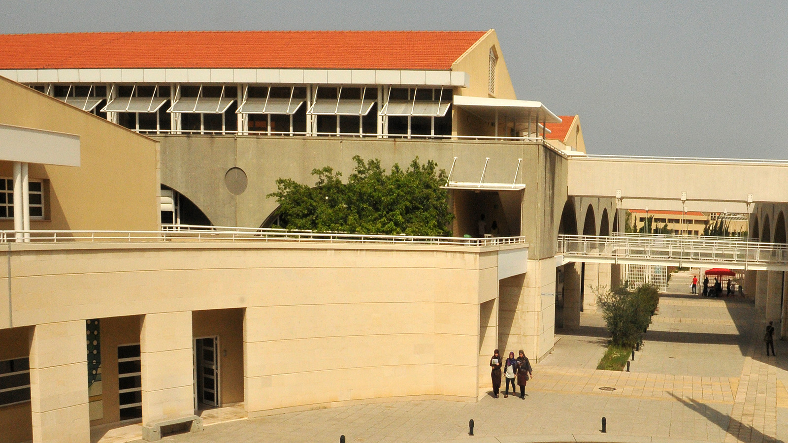 شركة تمنع طلاب اللبنانية من الاعتصام