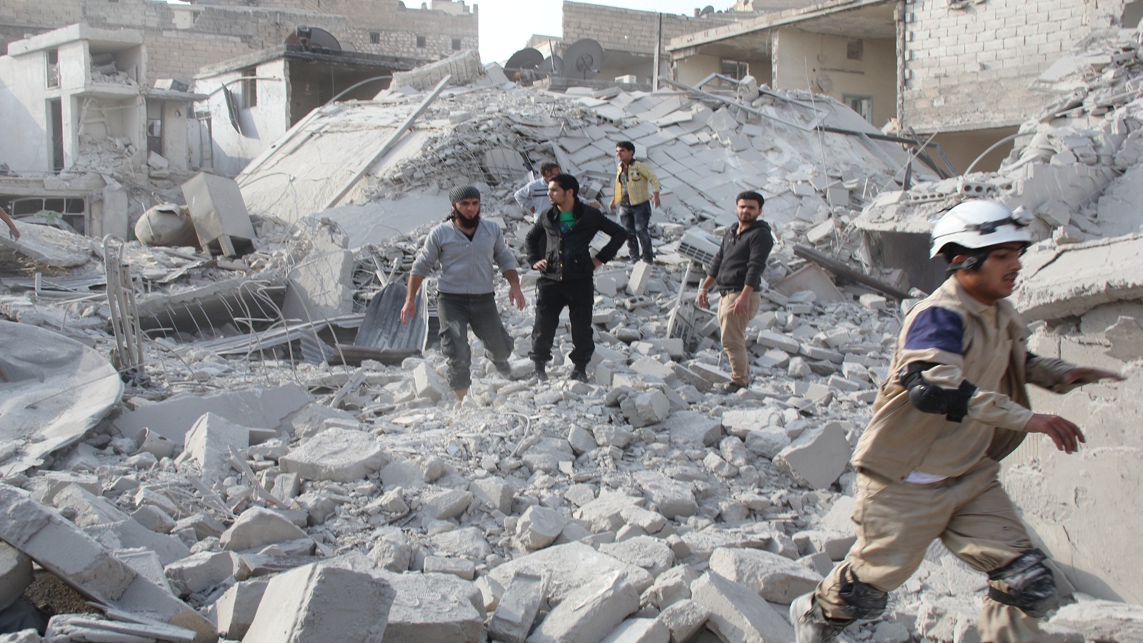 قصف روسي على حلب (خالد الخطيب)