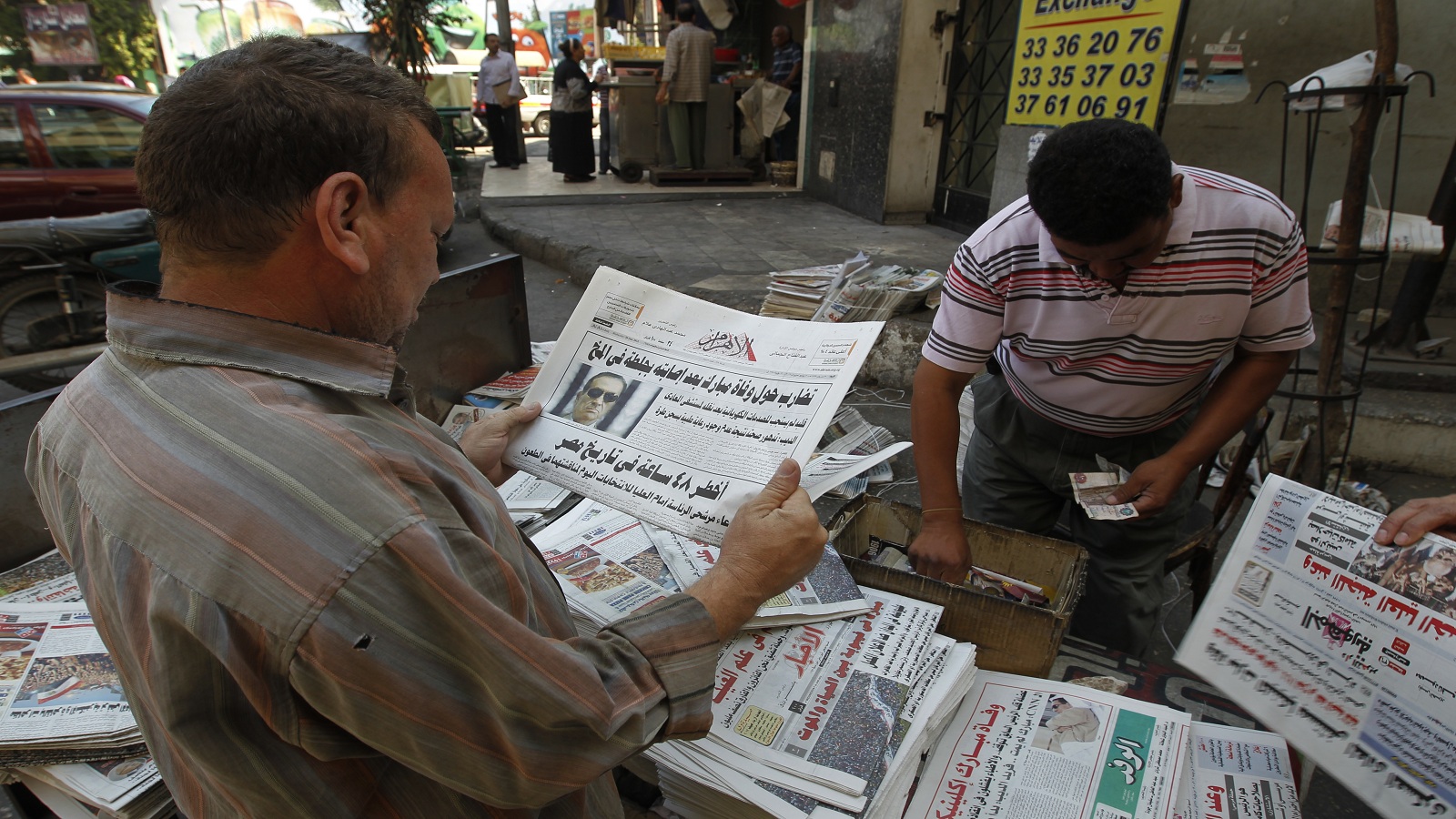 2016: الصحافة الورقية في مصر.. تراجع ما قبل الموت!