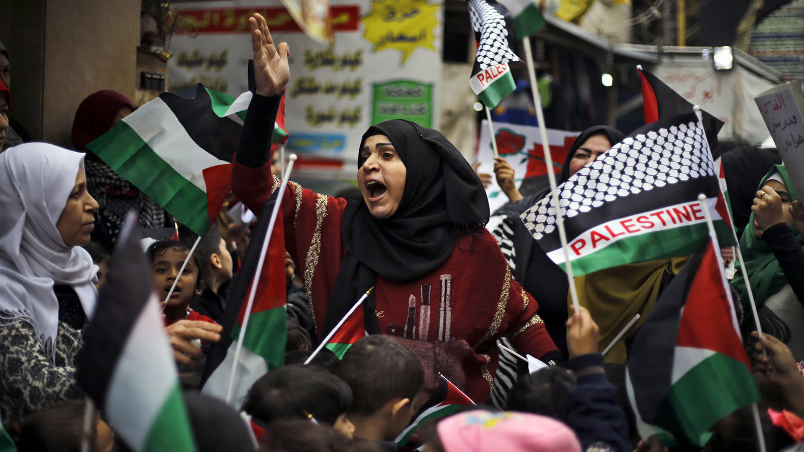 فلسطينيو لبنان يغضبون: "ع القدس جاي الزلزال"
