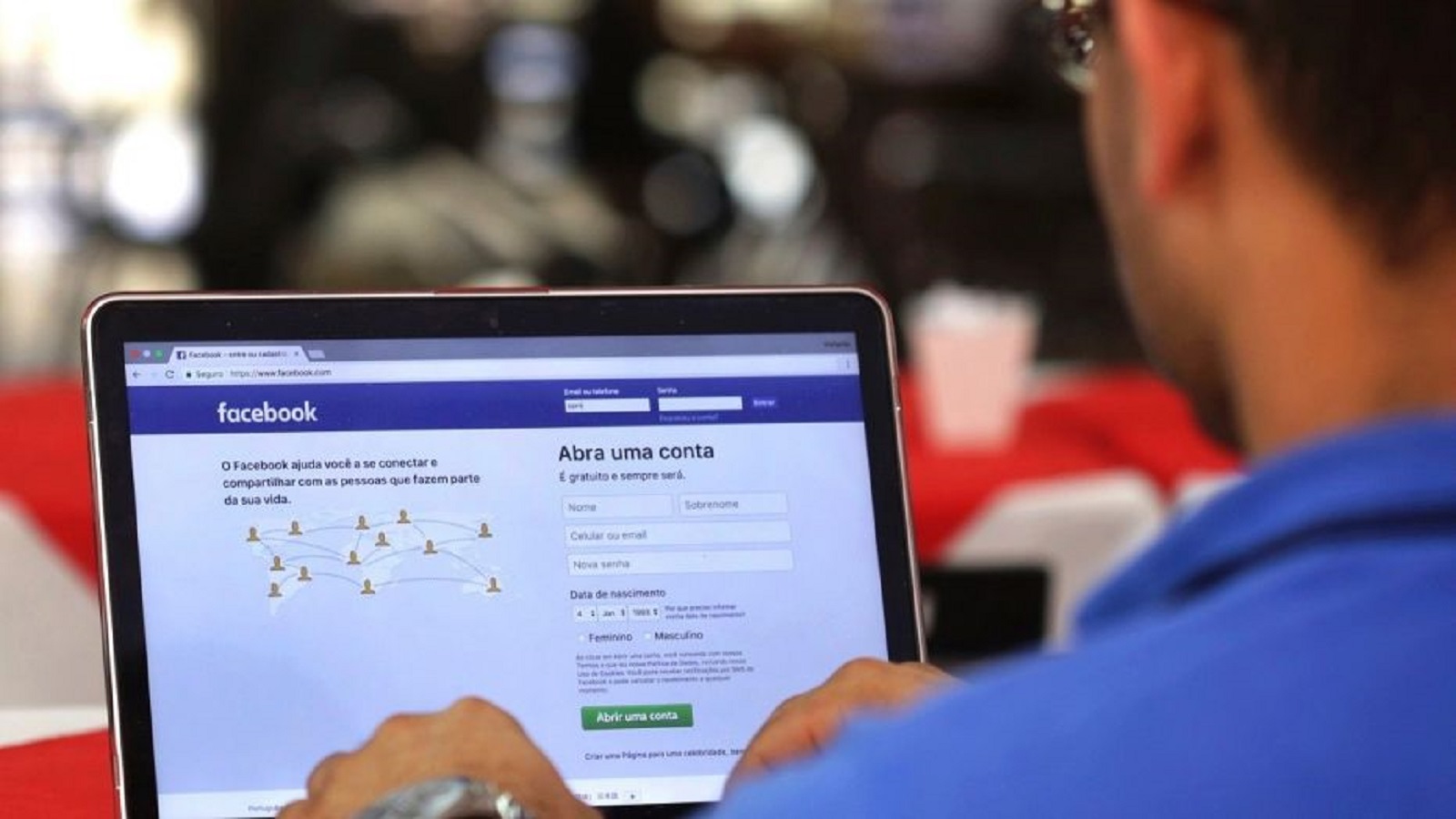 ضغوط دولية على "فايسبوك" بعد فضيحة اختراق بياناته