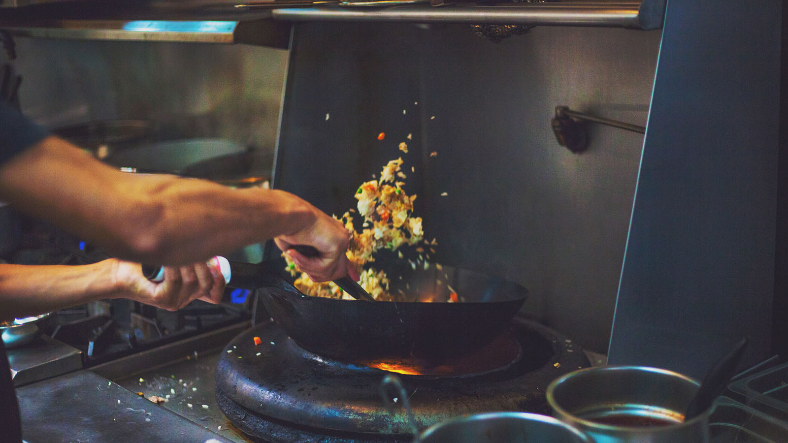 شبكة طبّاخات في لبنان: مأكولات منزلية دليفيري