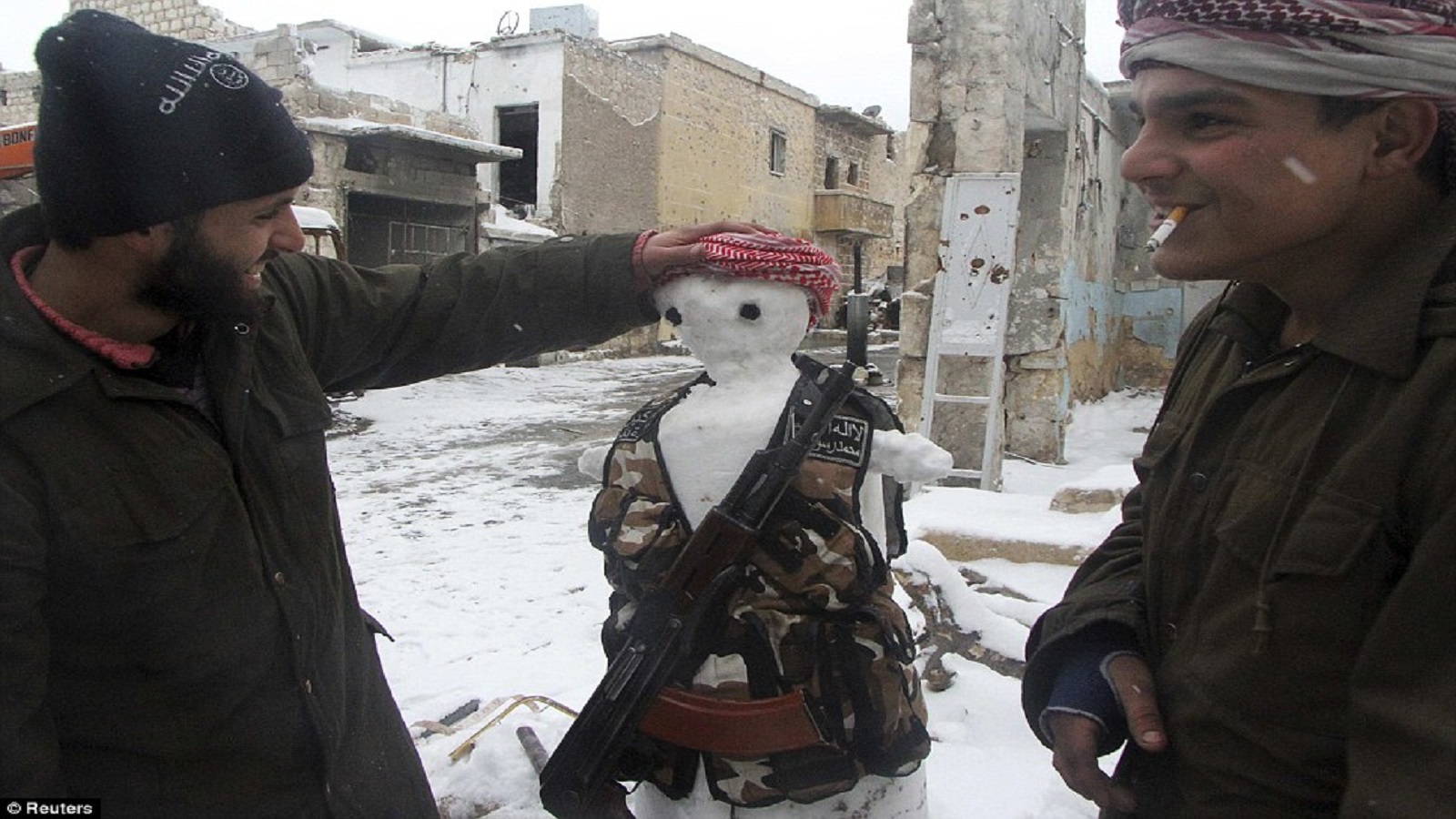 قوات المعارضة في 2013 صنعت رجل ثلج من ثلوج حلب