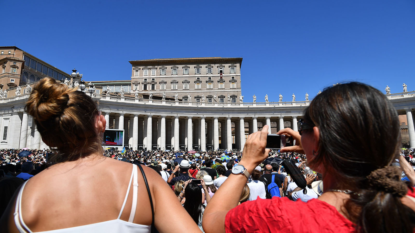 الفاتيكان ينفي "نيته الرقابة" على رسالة البابا السابق