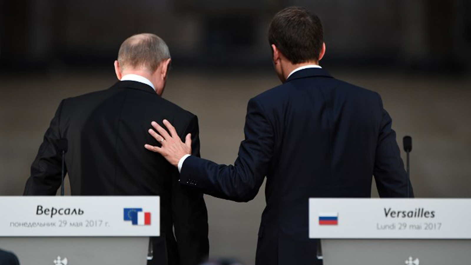 باريس: "بوتين، طال انتظار القذافي لك"