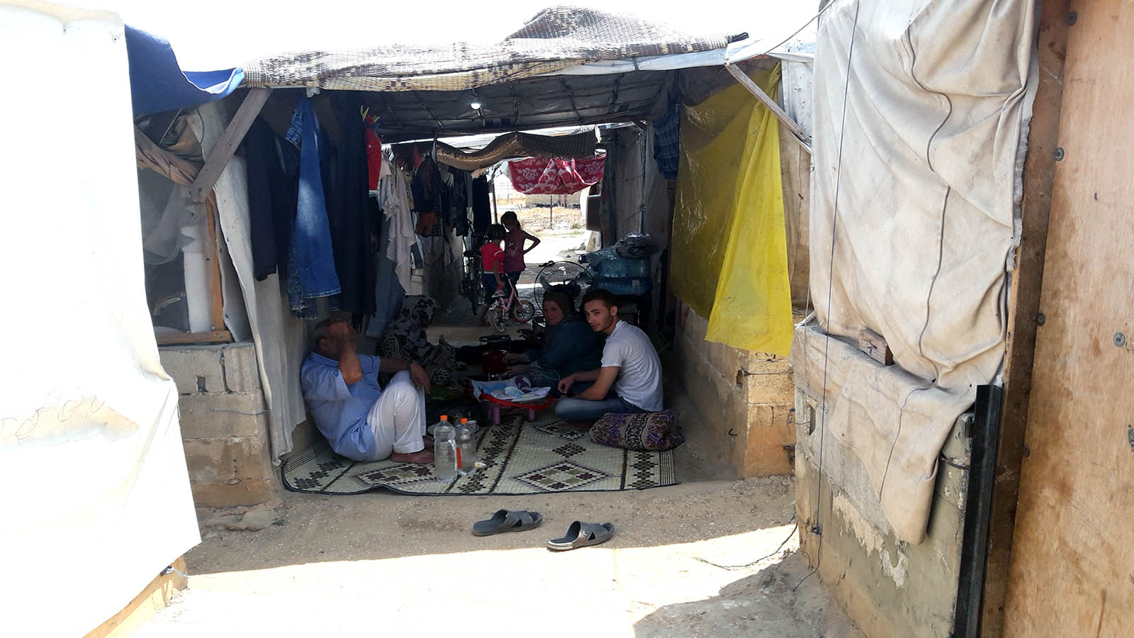 اللاجئون في عكار تحت المراقبة المشددة: ذل العيش