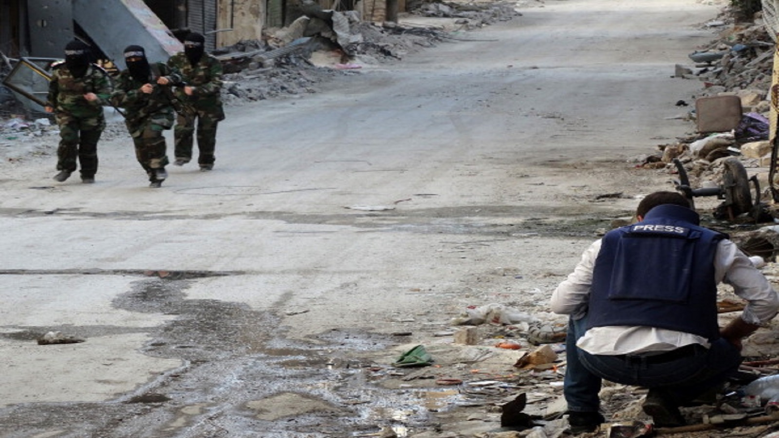 سوريا: مقتل 7 إعلاميين الشهر الماضي.. و"داعش" يعدم صحافيين