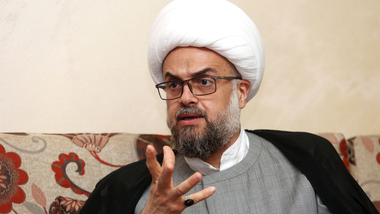 قناة"الايمان"تحظر الشيخ ياسر عودة:عامل قلق للبعض