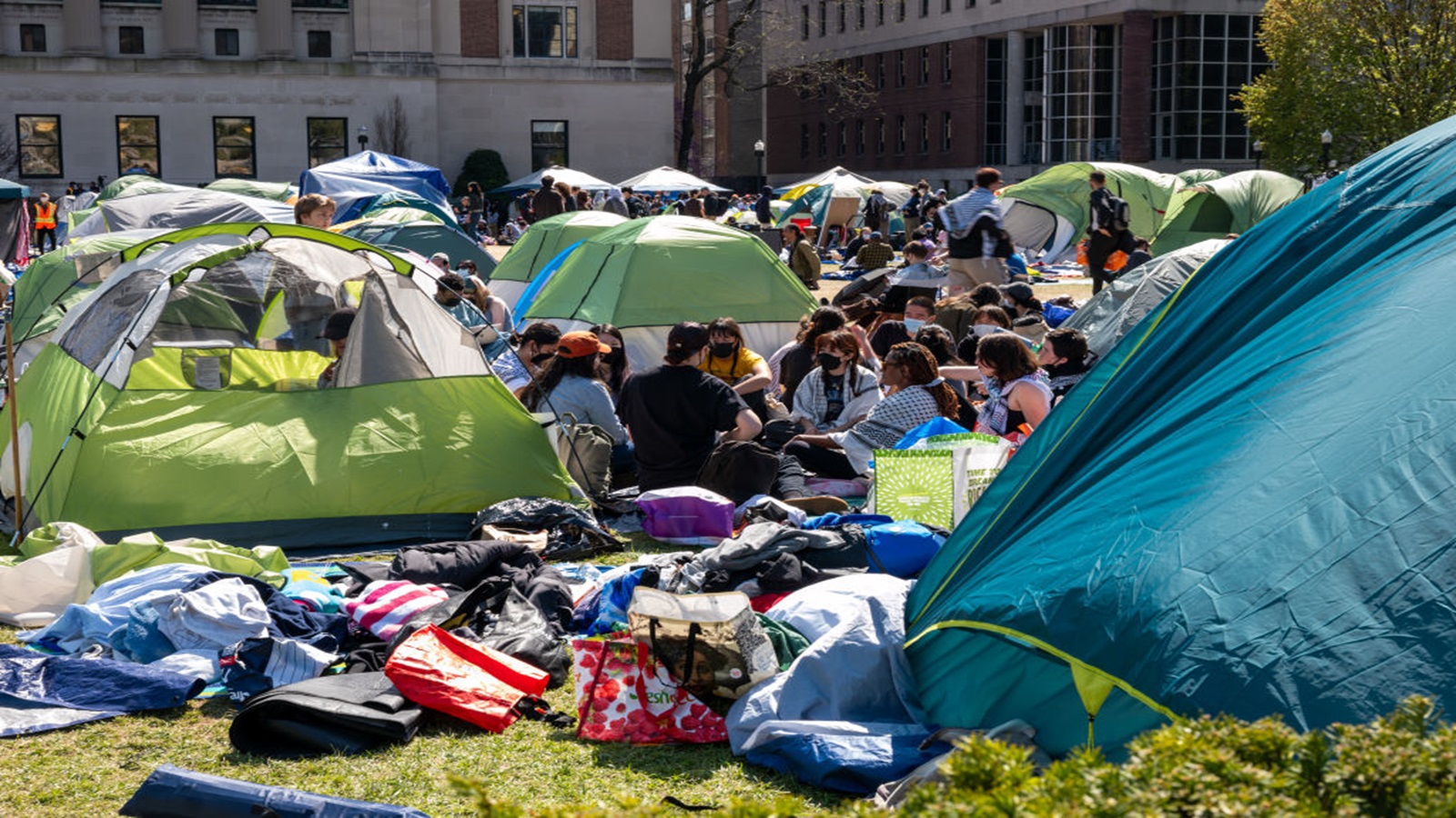 الجامعات الاميركية:الشرطة تفكك مخيمات واعتصامات..وتعتقل مئات الطلاب