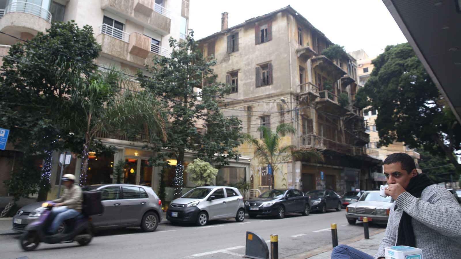 شارع جان دارك في الحمراء (علي علوش)