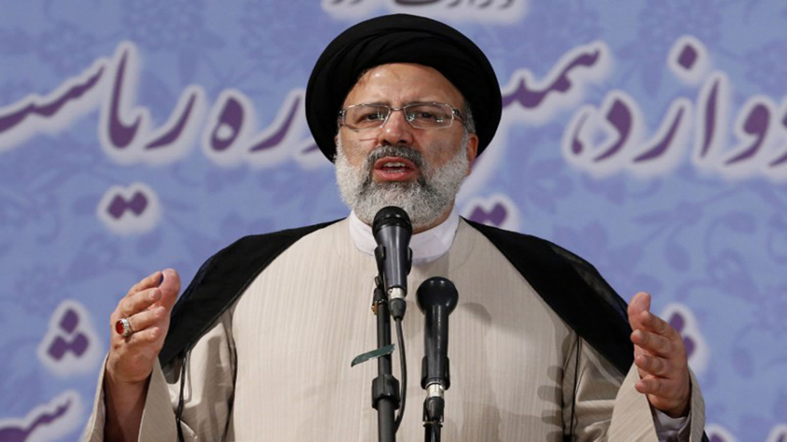 إيران: المرشح رئيسي على خطى خامنئي؟
