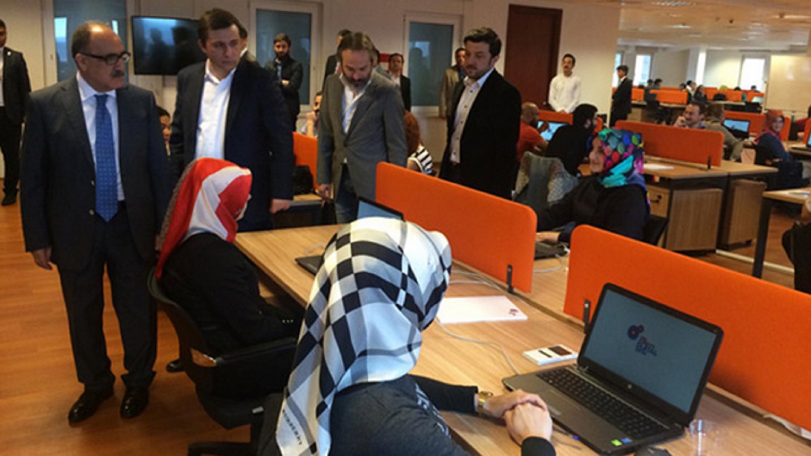 جيوش إلكترونية تركية لاستقطاب الناخبين