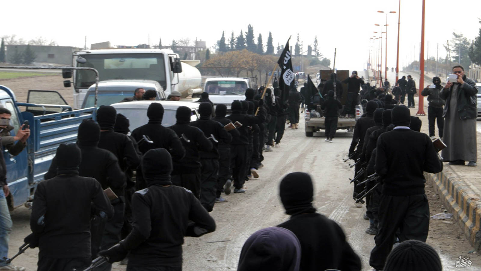 "قسد" تتقدم ومليشيات النظام تحاصر البوكمال..و"داعش" سيقاتل حتى النهاية