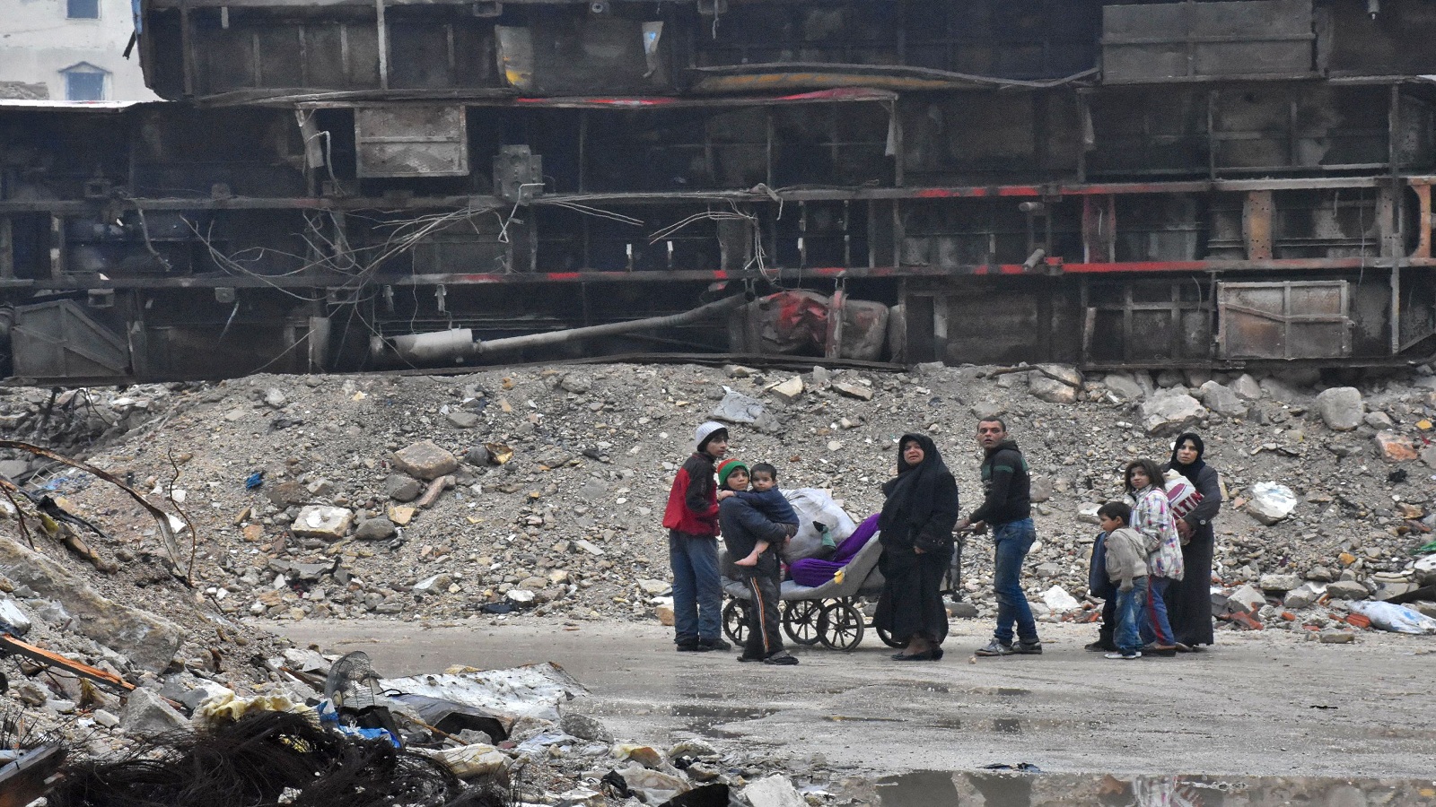 حلب في الإعلام الممانع: الأسد رئيس "الصليب الأحمر"