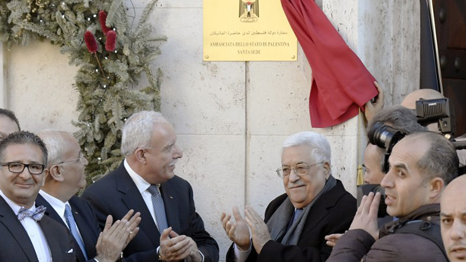 الفاتيكان:عباس يفتتح سفارة فلسطين..ويحذّر من نقل السفارة الاميركية