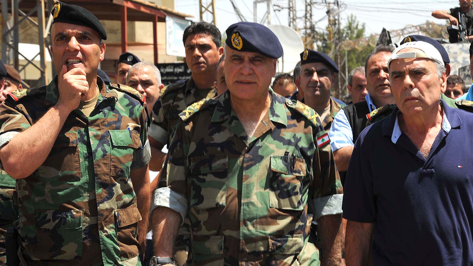 قائد الجيش جان قهوجي في مكان الانفجار في القاع(حسن عبدالله)
