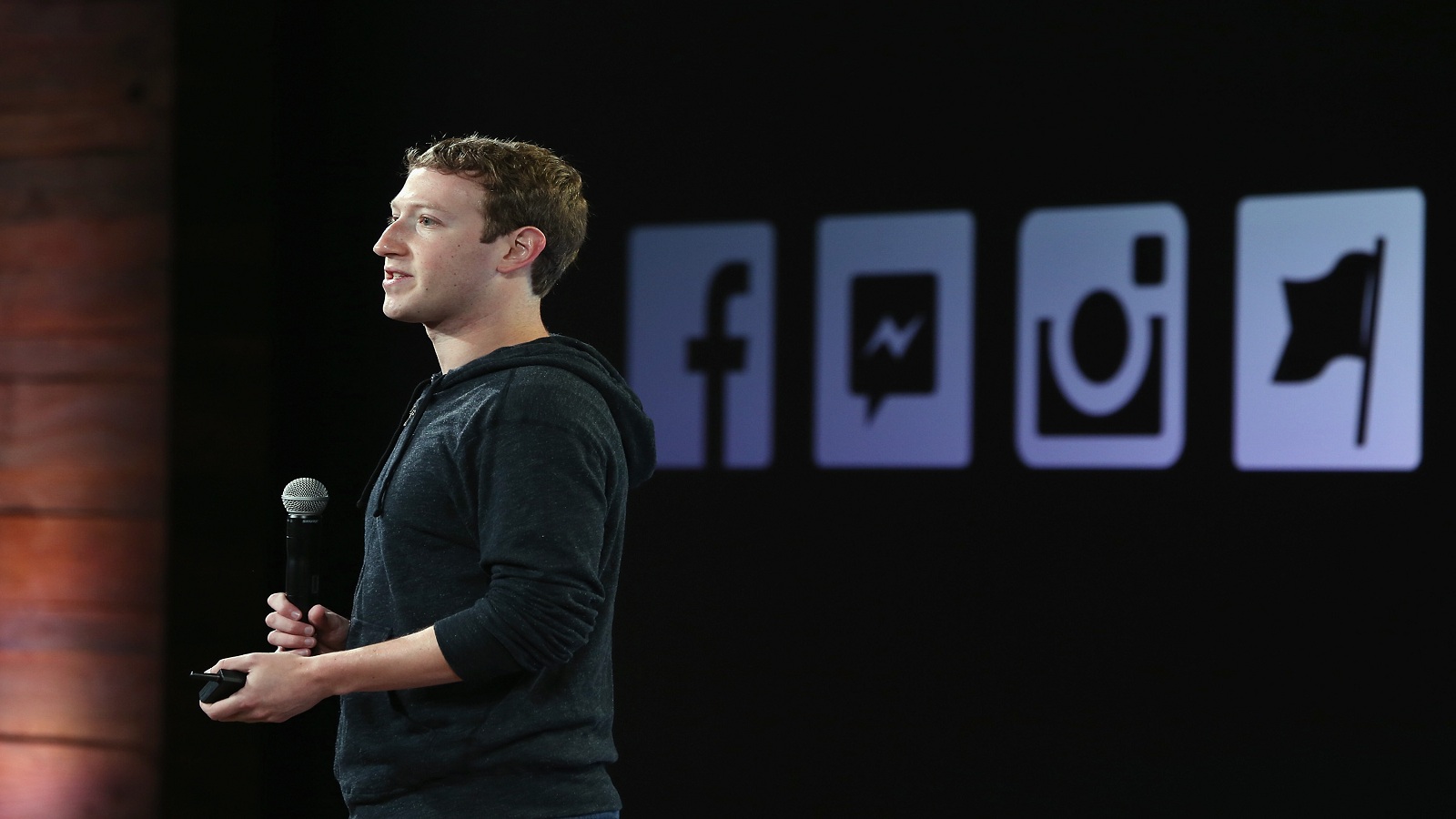 "فايسبوك" يتعاون مع الكونغرس ويسلّمه آلاف البيانات