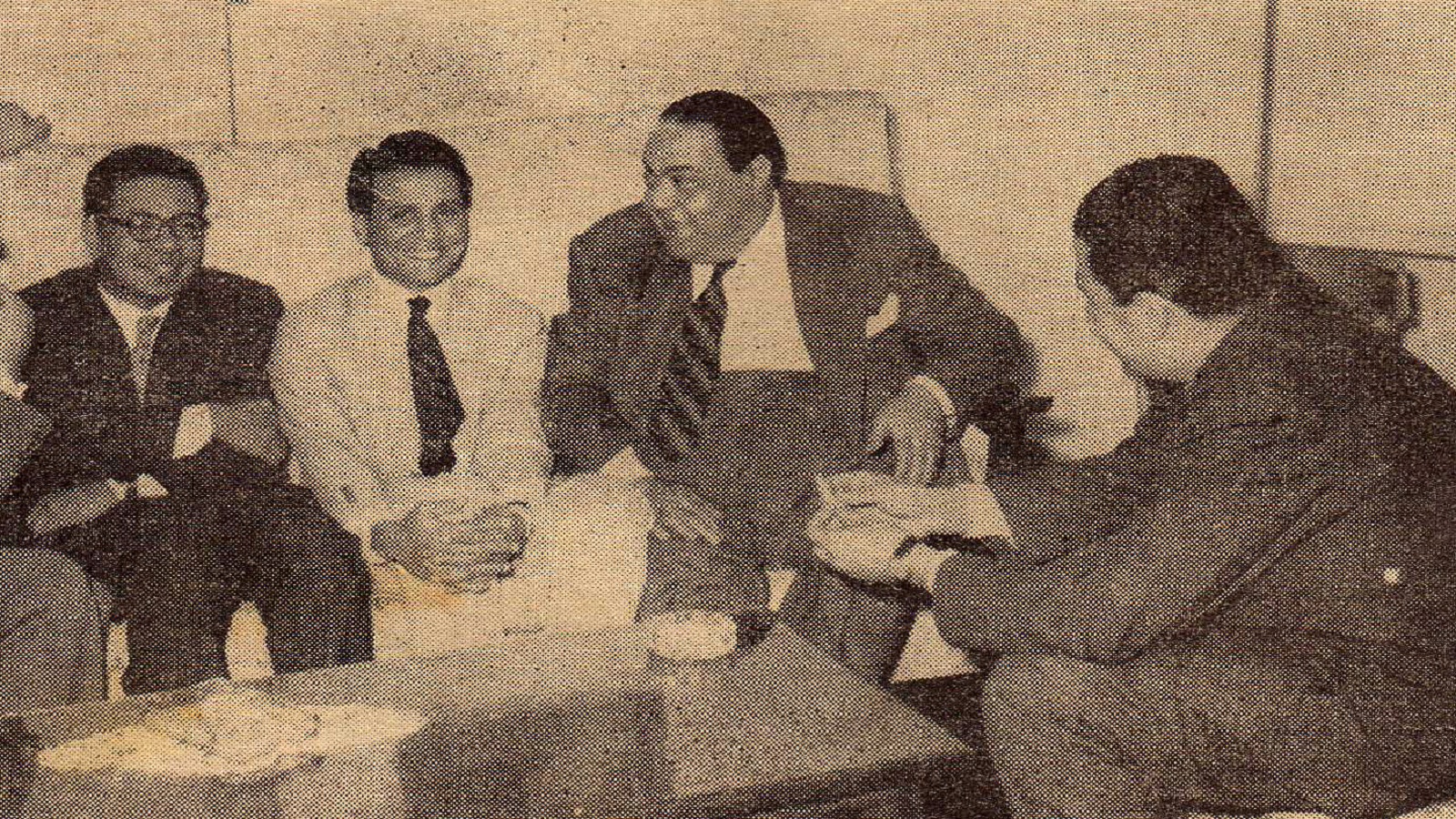 مع يوسف السباعي، كامل الشناوي، وأحمد بهاء الدين، 1955.