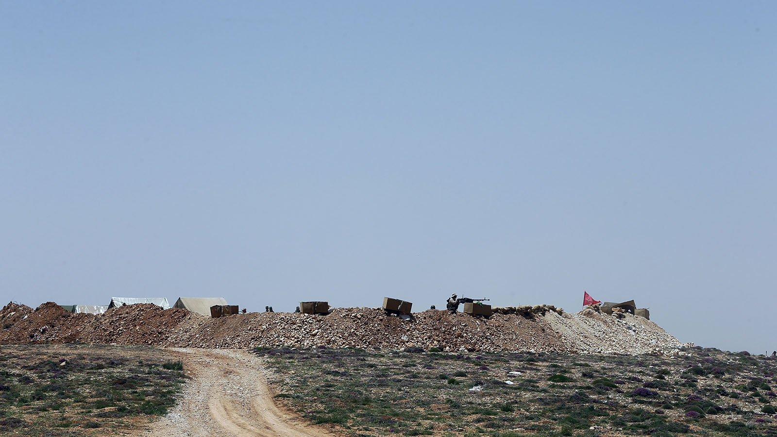 الجيش يهاجم داعش في عرسال