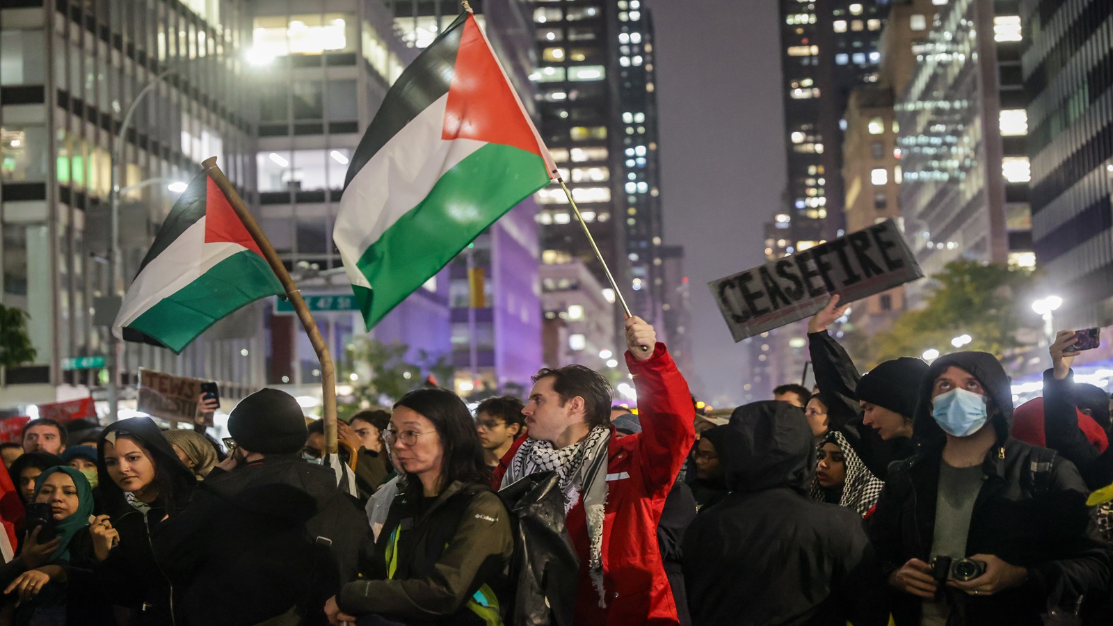 متظاهرون يقطعون طرقات مدن أميركية للمطالبة بوقف حرب غزة