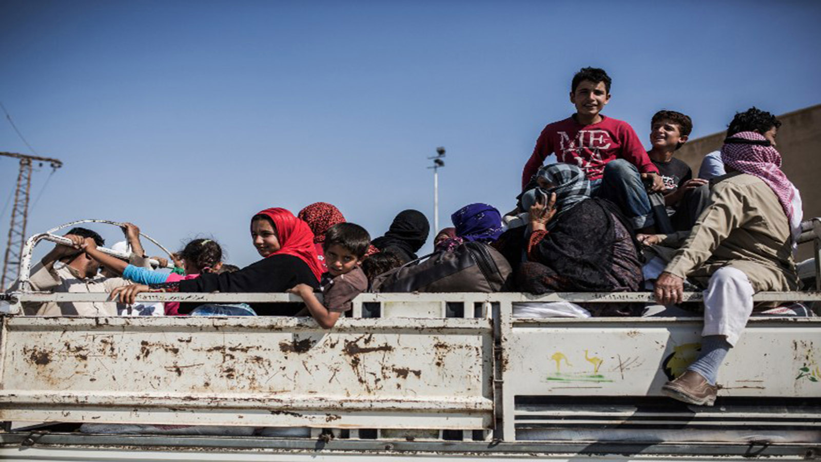 سوريون على الحدود التركية: في انتظار رحمة المهربين