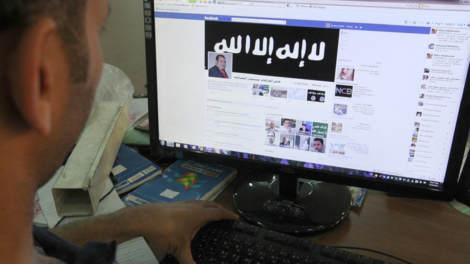 "فايسبوك" يحذف محتوى "القاعدة" و"داعش"