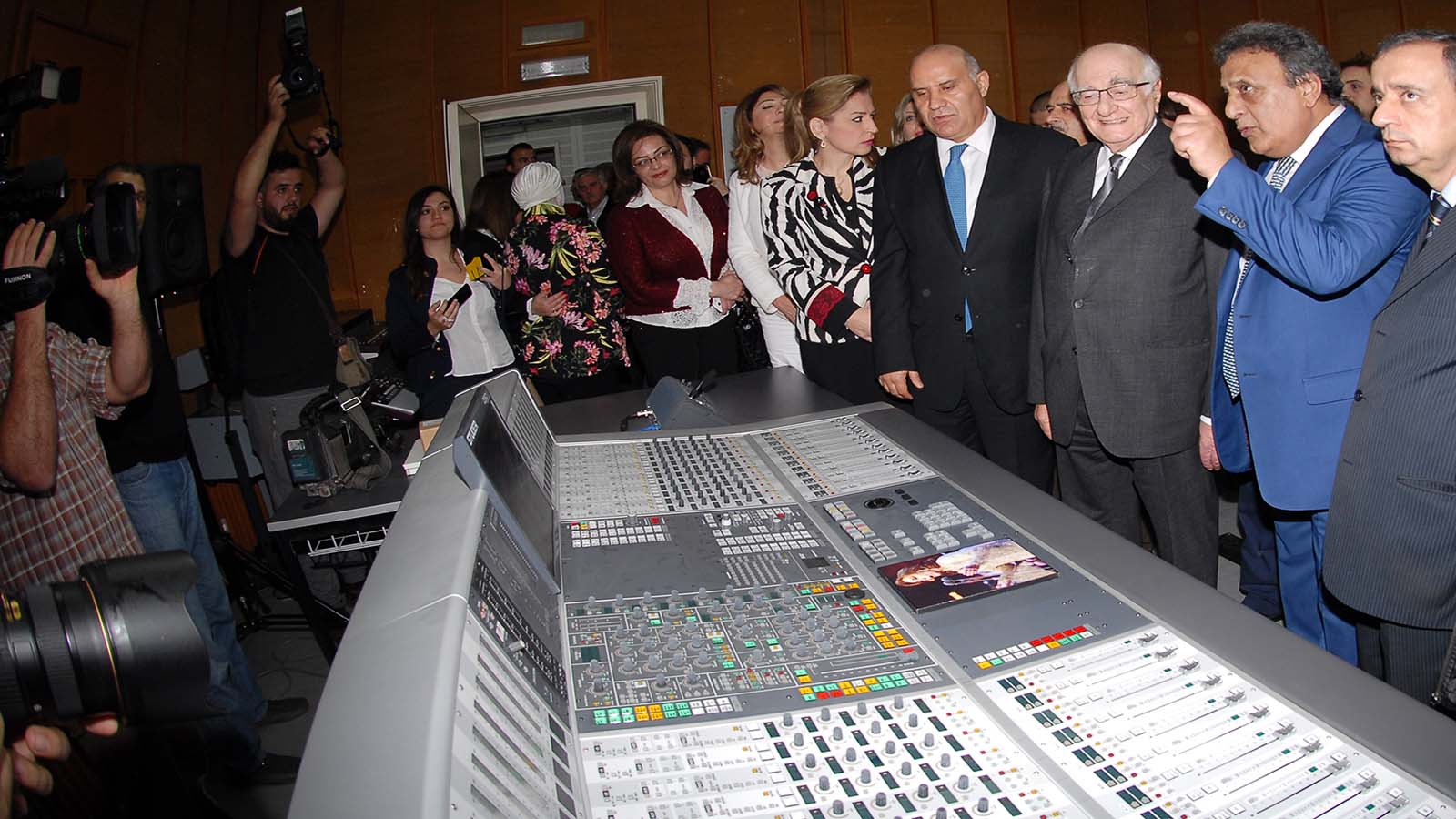 افتتاح استديو فيروز في الاذاعة اللبنانية بحضور وزير الاعلام رمزي جريج(محمود الطويل)