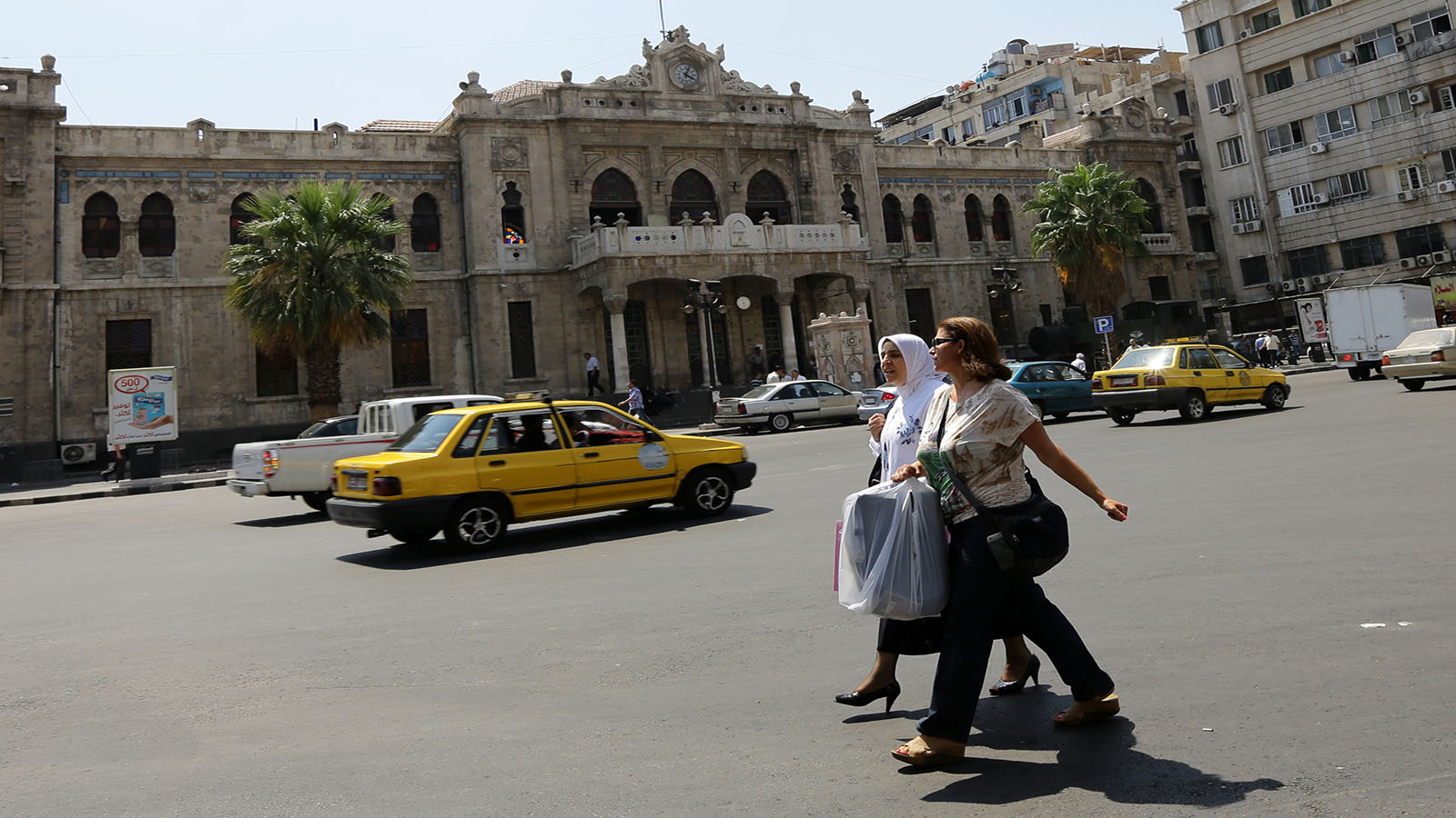 "تاكسي سرفيس".. لحل أزمة المواصلات في دمشق