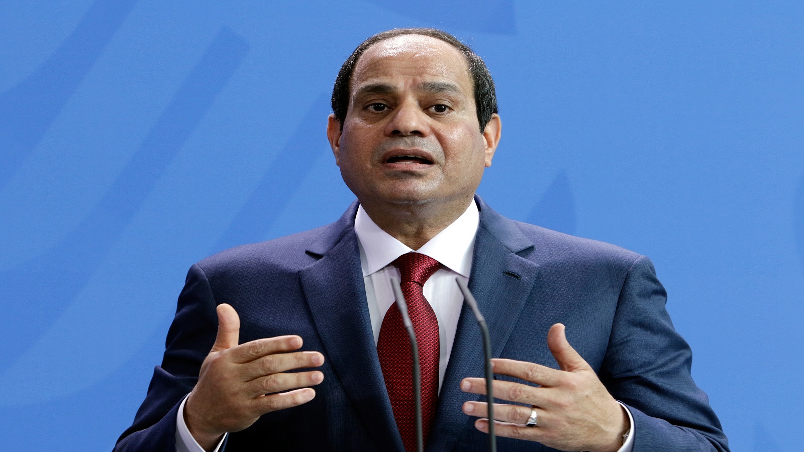 هل يتمكن عنان من منافسة السيسي على رئاسة مصر؟
