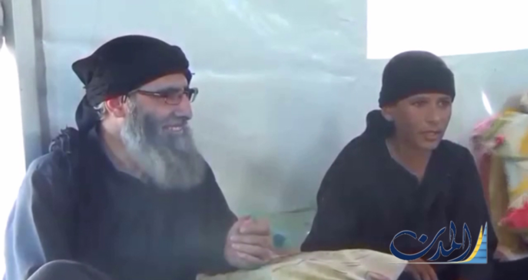 بالصوت والصورة.. قائد "شهداء اليرموك" في درعا ينشد لـ"داعش"