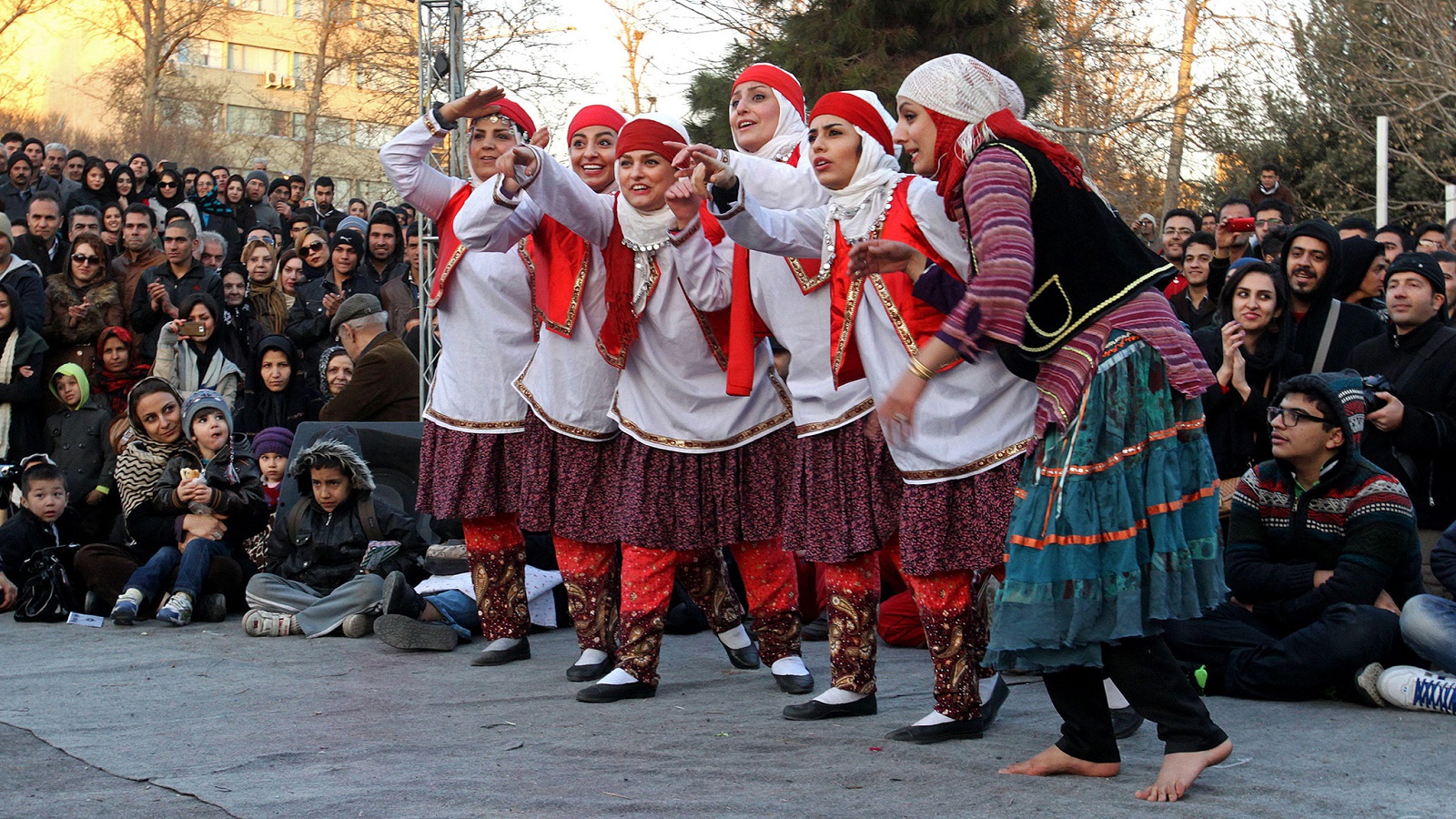 انتشار فيديو رقص إيراني.. فاعتقال مسؤول في وزارة الثقافة