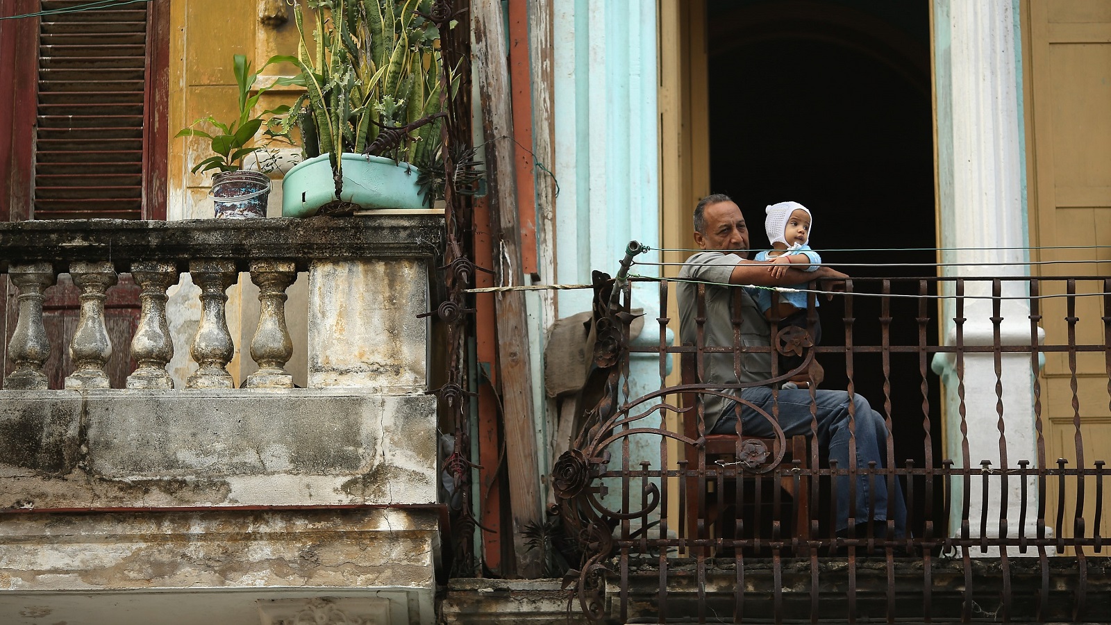 10 أنواع جيران تجدهم في كلّ بناية بيروتية