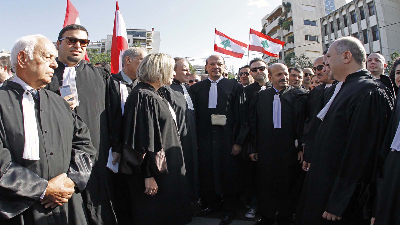 محامو لبنان يتوقفون عن العمل تضامناً مع 4 محامين