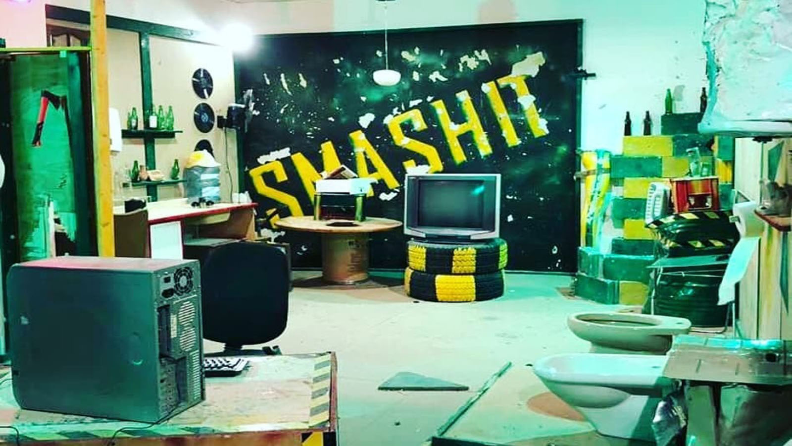 Smash It: فرّغ غضبك في غرفة بالضبية