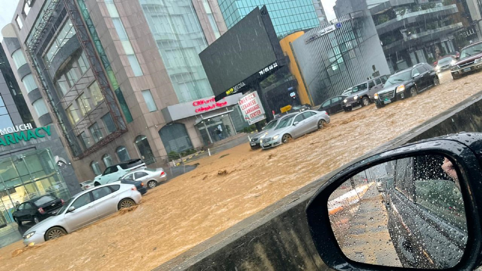 نجّار يعتذر عن الفيضانات ويبرر: "الإدارات مهترئة"