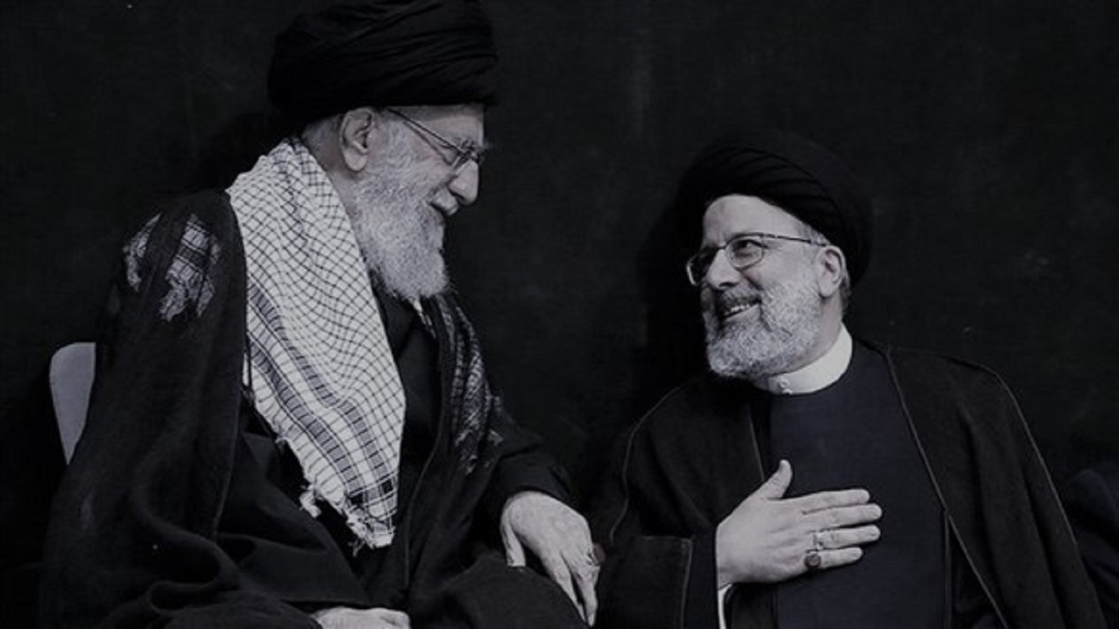 رئيس إيراني ذهبي..للتوقيع أم للتوريث