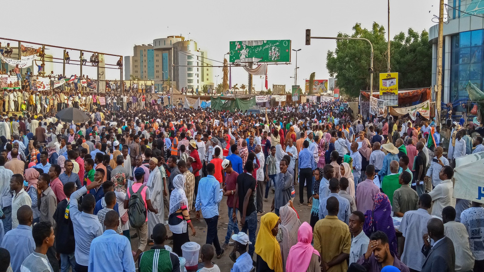 هل تُفكِّك الثورة السودانية طلاسم الإسلام السياسي؟!