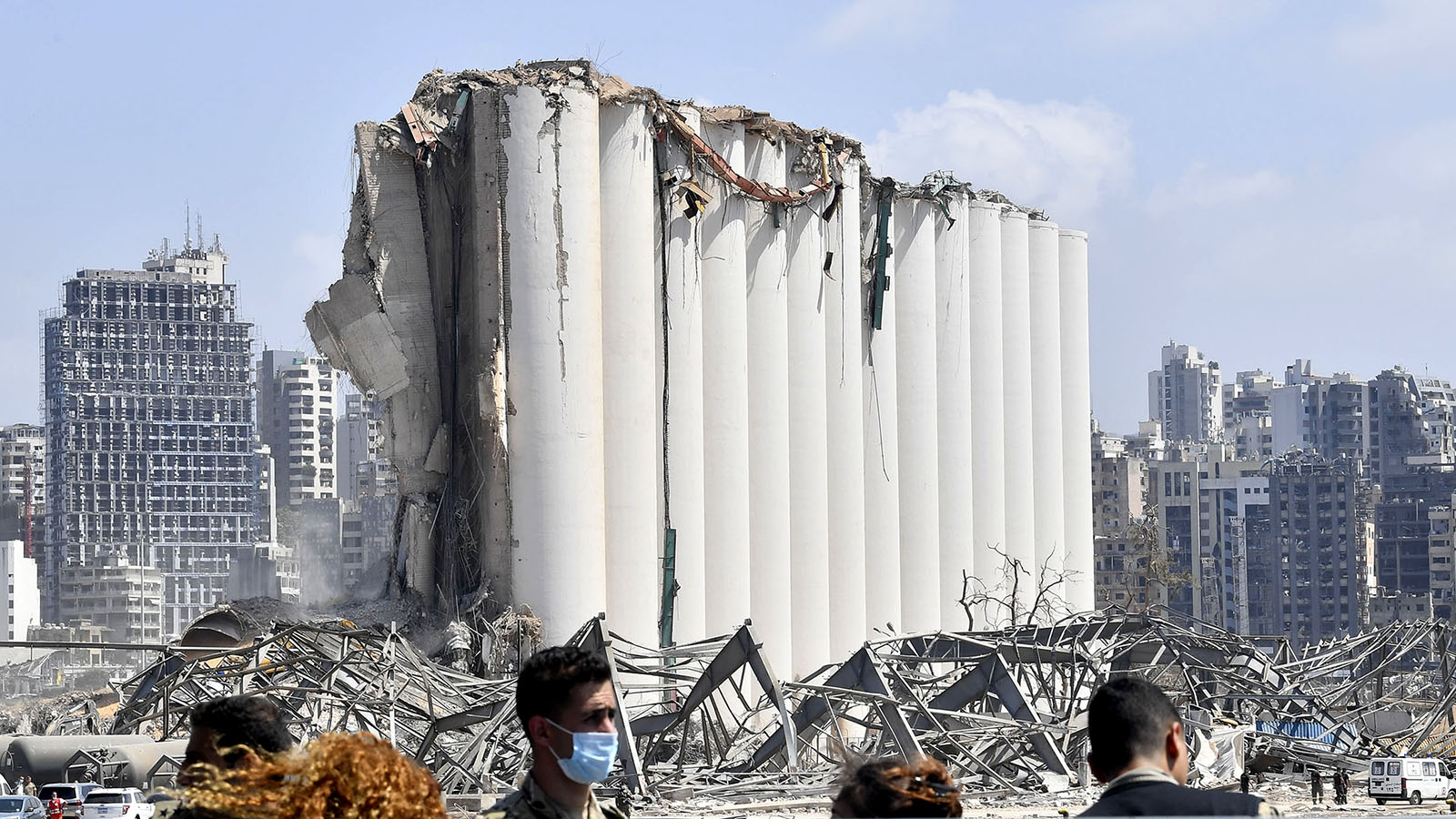 "الانفجار": 300 ضحية محتملة.. وعشرات اللبنانيين والأجانب اختفى أثرهم