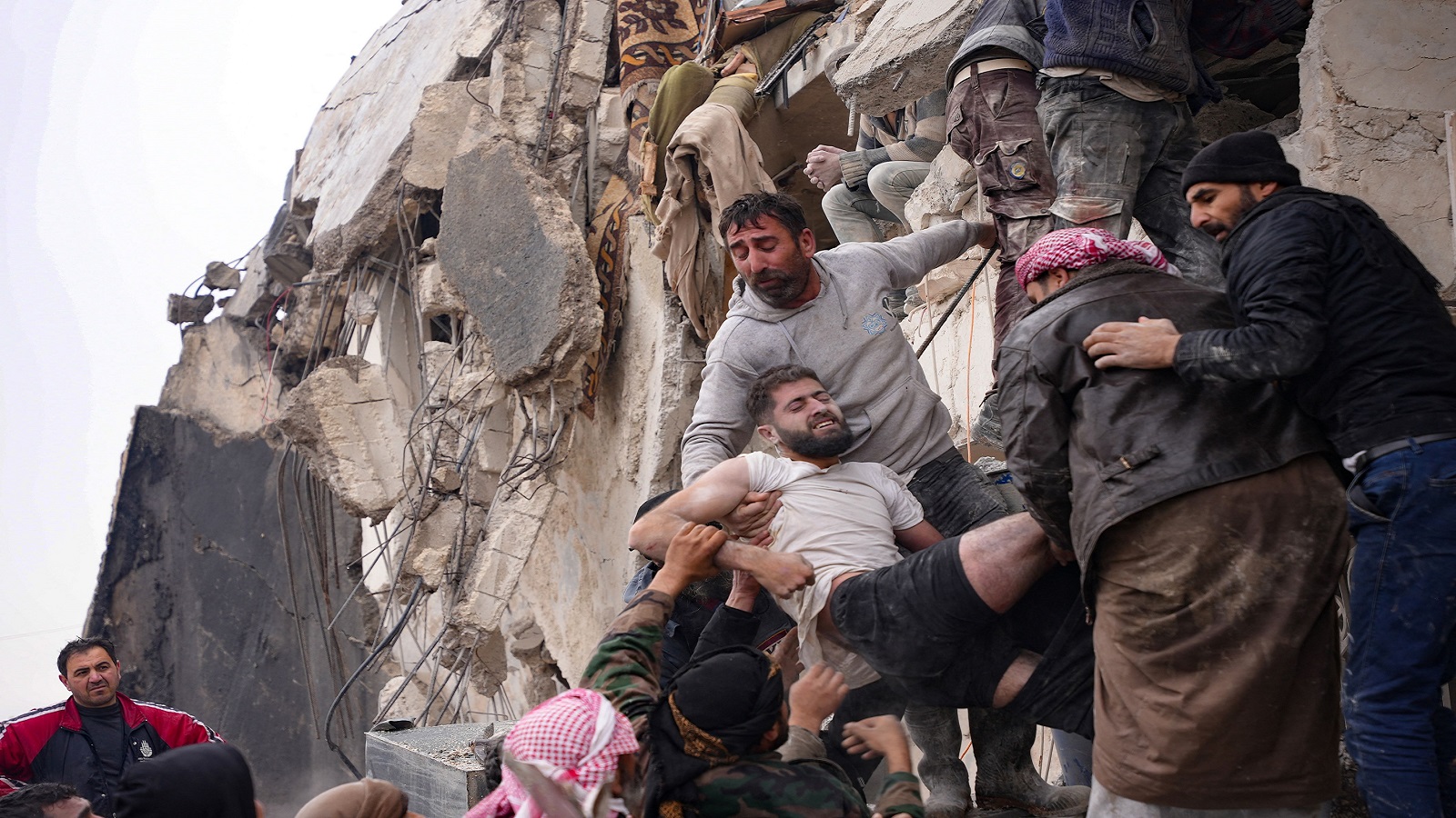 الأسد يستثمر المأساة: الزلزال فرصة لكسر العقوبات وفك العزلة