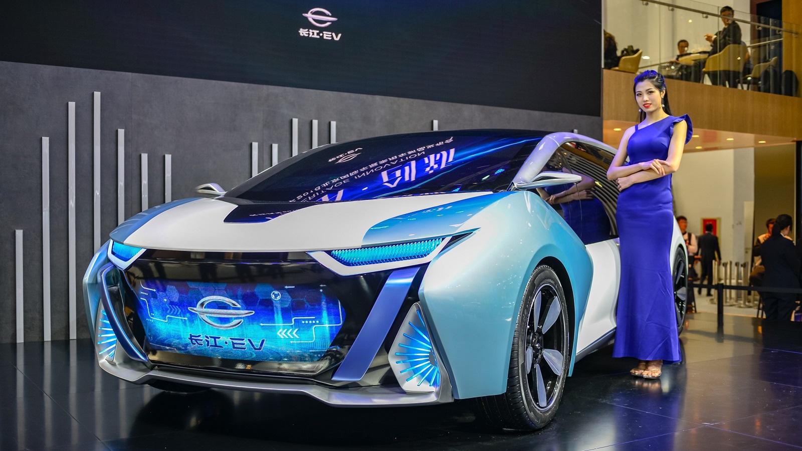 قفزة عملاقة للصين: الاستحواذ على صناعة السيارات الكهربائية والليثيوم
