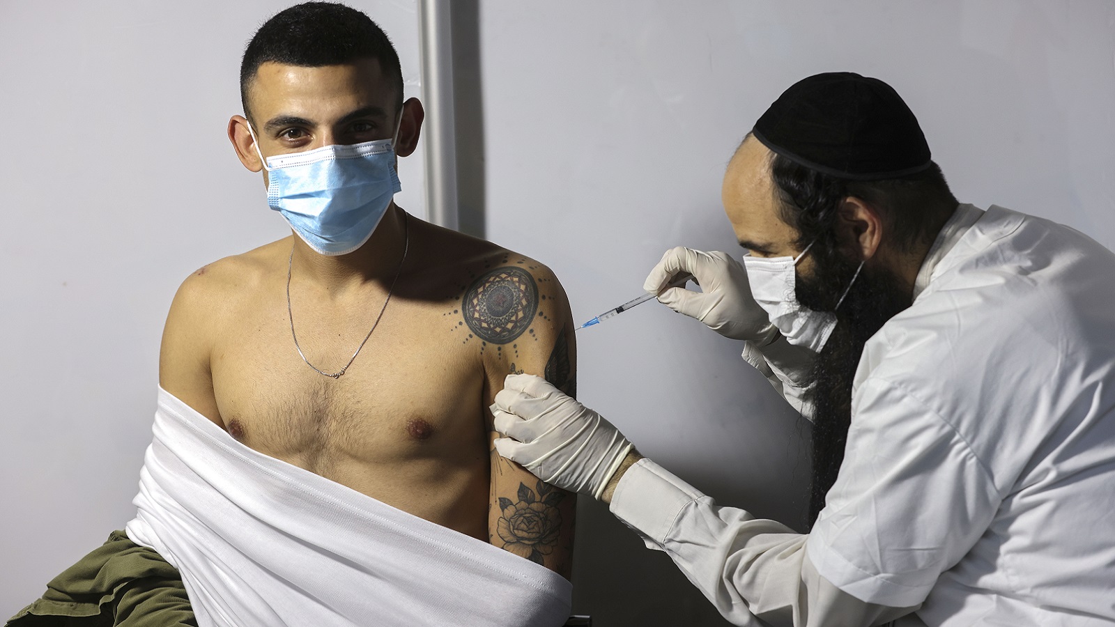 "طبّ الابارتهايد": اللقاح للإسرائيلي.. فليمُت الفلسطيني!