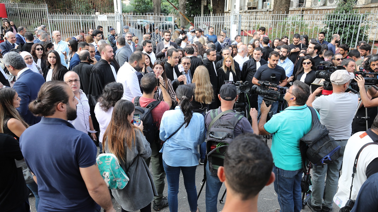 إضراب المحامين: قوى الأمن اعتدت على محامٍ وزوجته الإعلامية