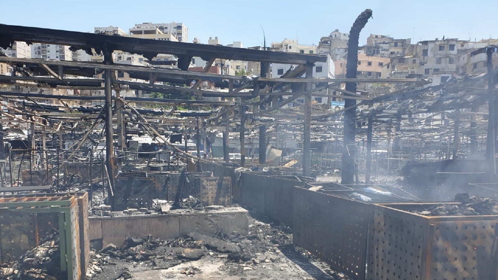 حريق يلتهم سوق "نهر أبو علي": هل كان مفتعلاً؟
