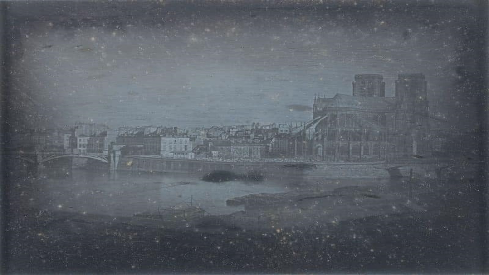 من اوائل الصور الفوتوغرافية عن الكاتدرائية، وهي للويس داغير في العام 1838، 