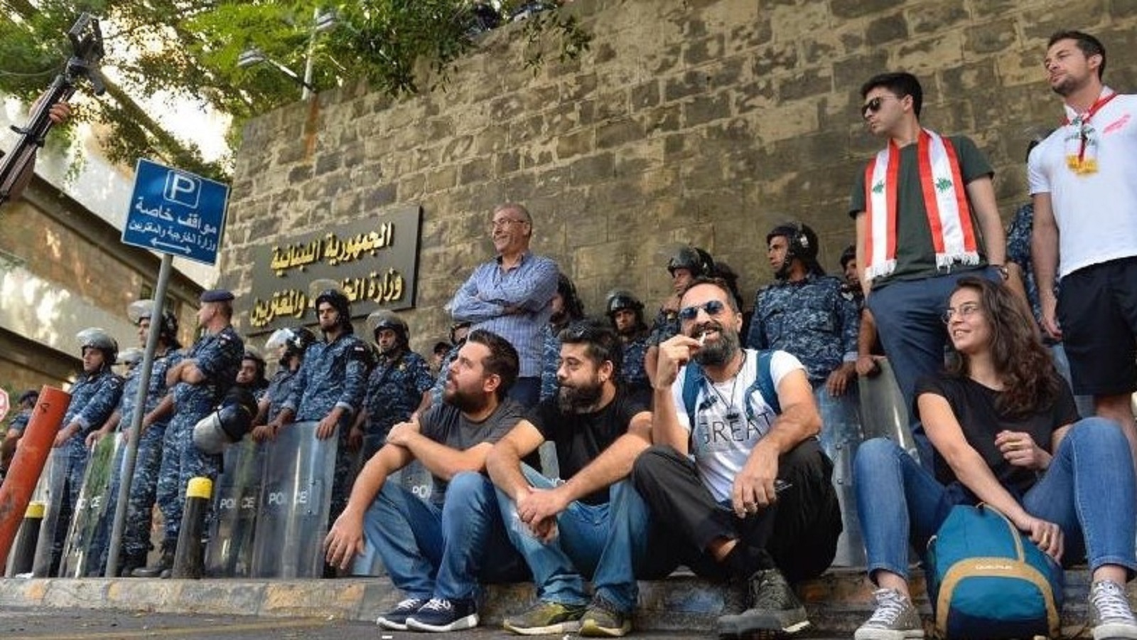 اعتصام أمام وزارة الخارجية: اغتراب العونية وفصامها