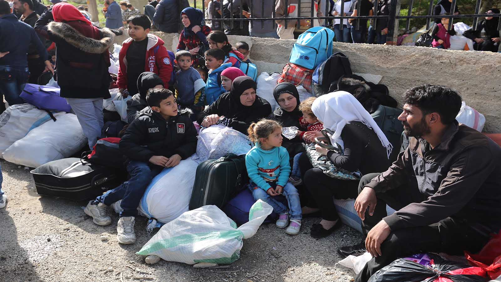 العالم "يرمي" اللاجئين السوريين تحت مقصلة التطهير الأسدي